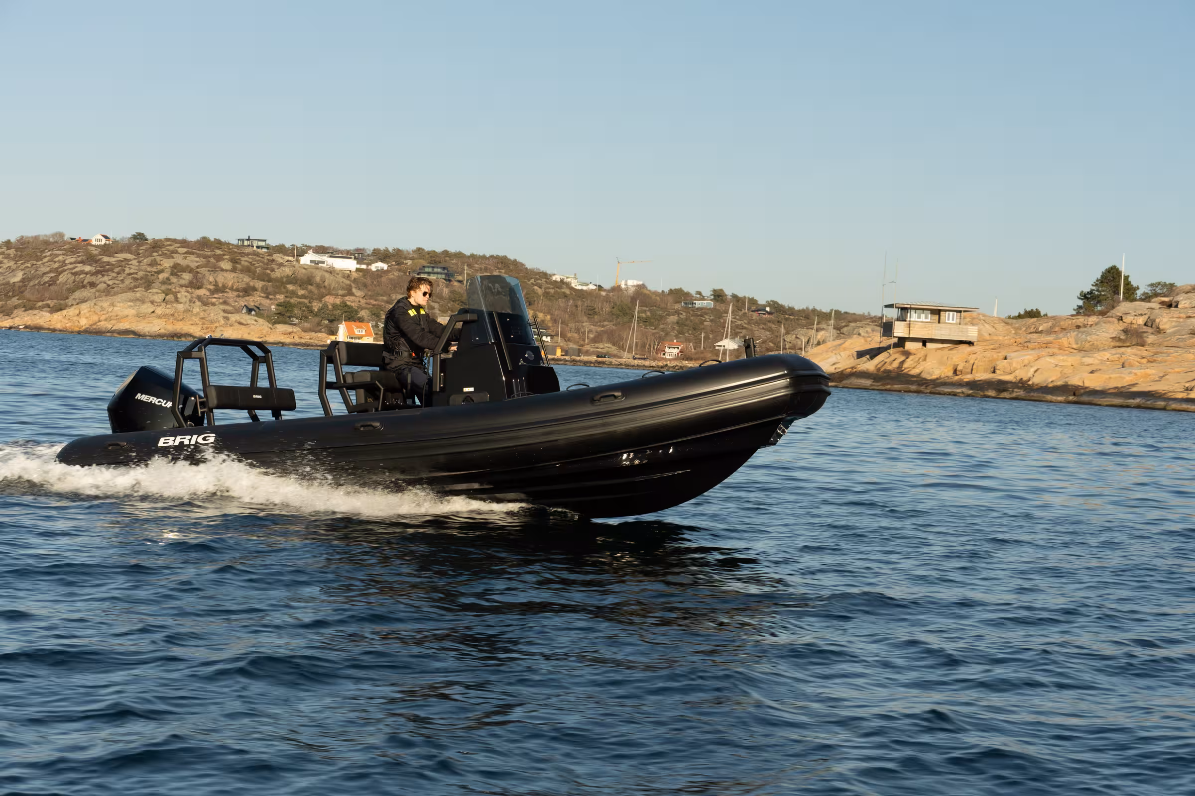 BRIG NAVIGATOR 22 on water