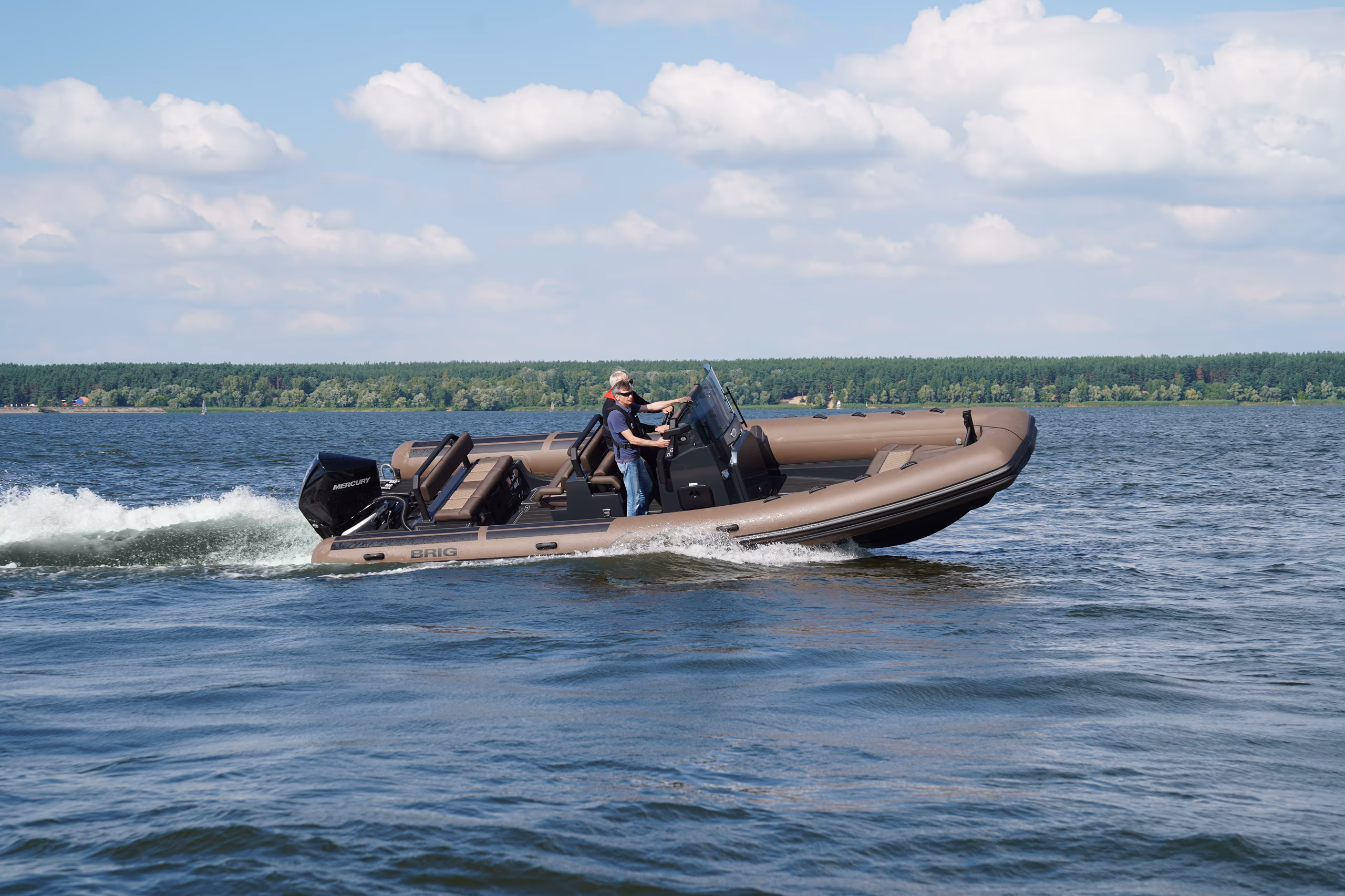 BRIG NAVIGATOR 26 on water